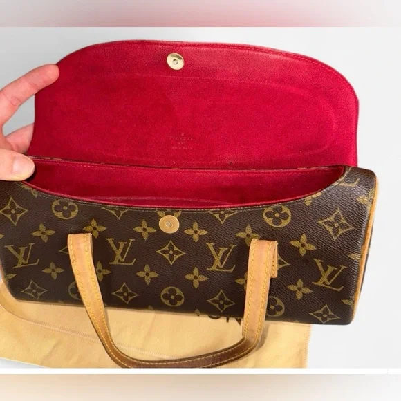 LOUIS VUITTON
Monogram Sonatine handbag 👜 - Picture 4 of 14